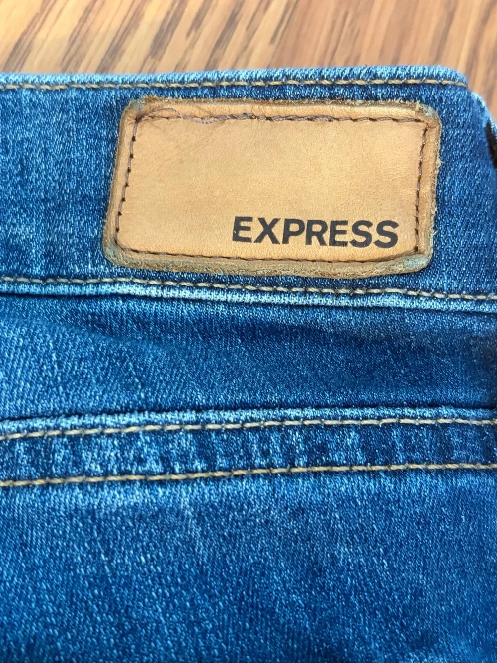 Express Barely Boot Mid Rise Distressed Jeans Size 8R Dark Wash Stretch